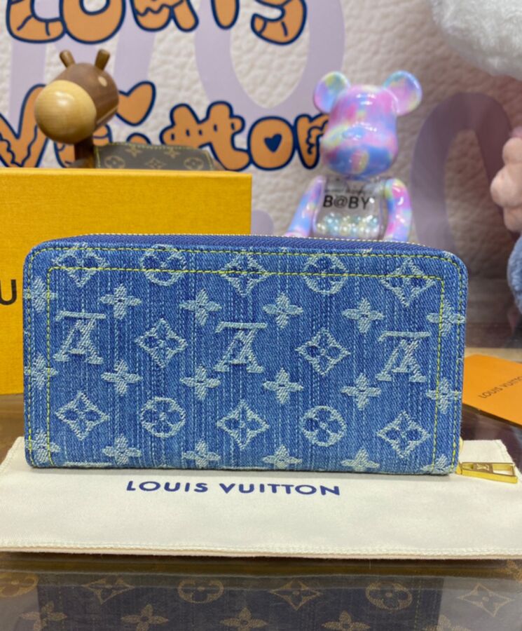 L.*V Zippy Wallet M82958 Blue