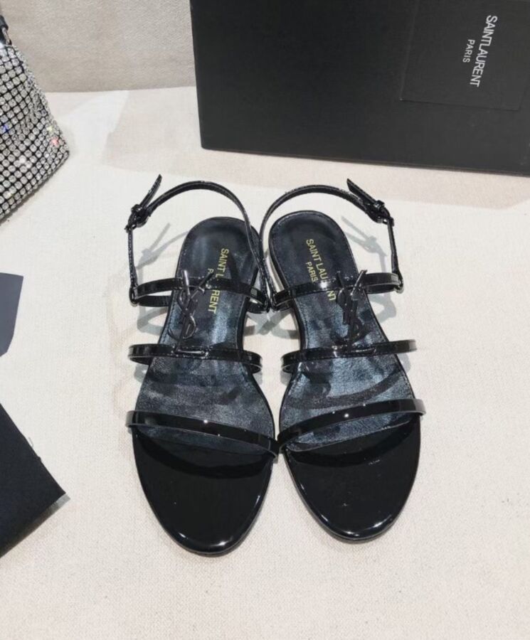 Saint.Lau.rent Women’s Cassandra Sandals In Patent Leather Black