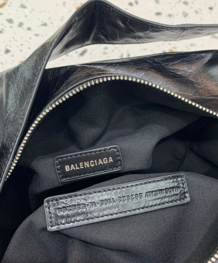 Balen.ciaga Superbusy Large Sling Bag Black