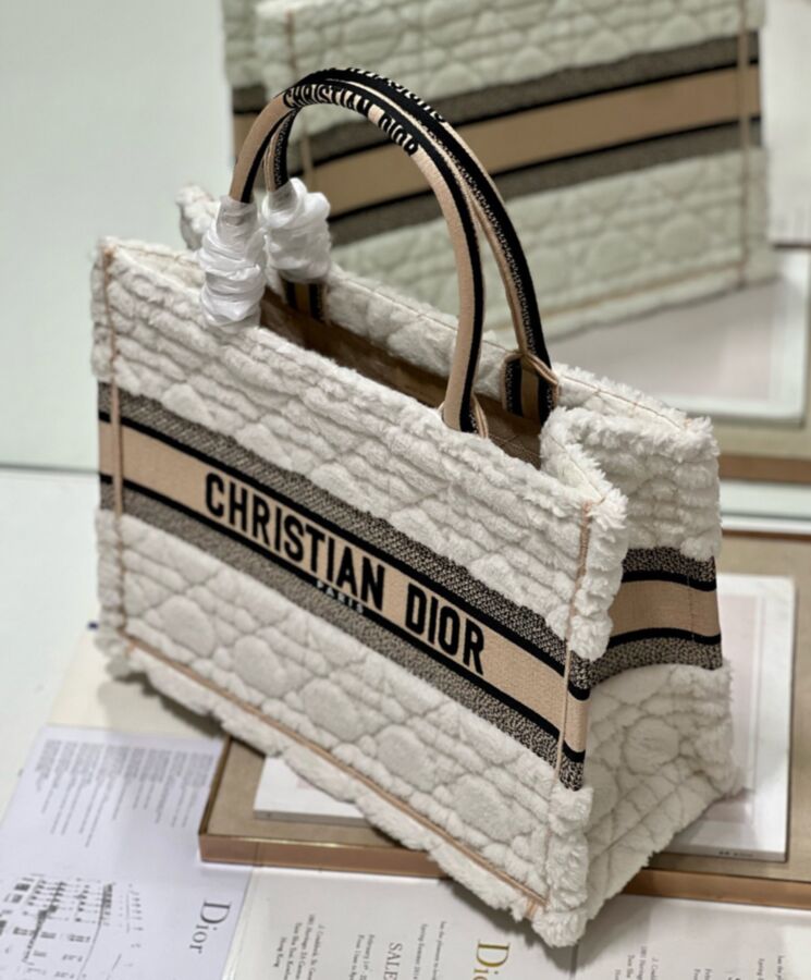 Di.ar Medium Di.ar Book Tote Cream