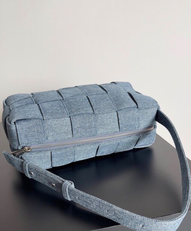 Bot.tega.Ven.eta Brick Cassette Shoulder Bag 709628 Blue