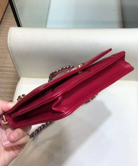 Cha.nel 19 Wallet On Chain Red