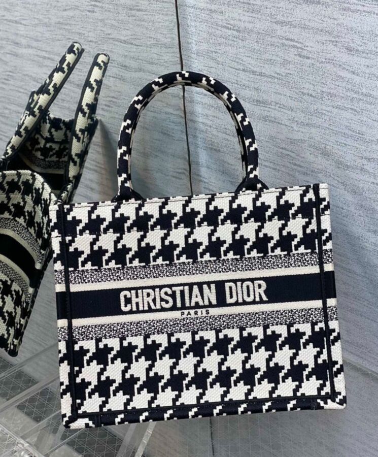 Di.ar Small Di.ar Book Tote, Di.ar Aesthetic, Maria Grazia Chiuri, Black and White Houndstooth, Di.ar PARIS Signature