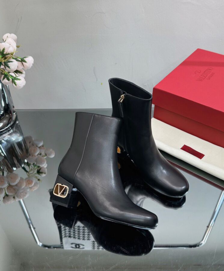 Valen.tino Garavani Heritage, Calfskin Ankle Boot, Black 60MM Boot, Luxury Leather Boots