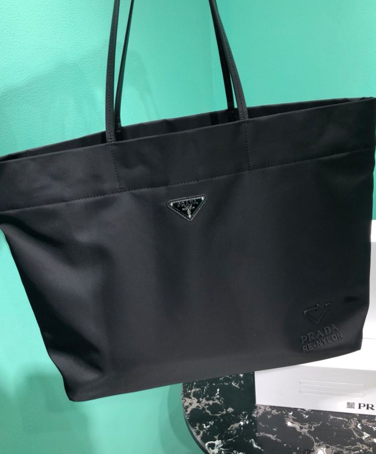 Pra.-da Recycled Nylon Medium Tote Bag Black