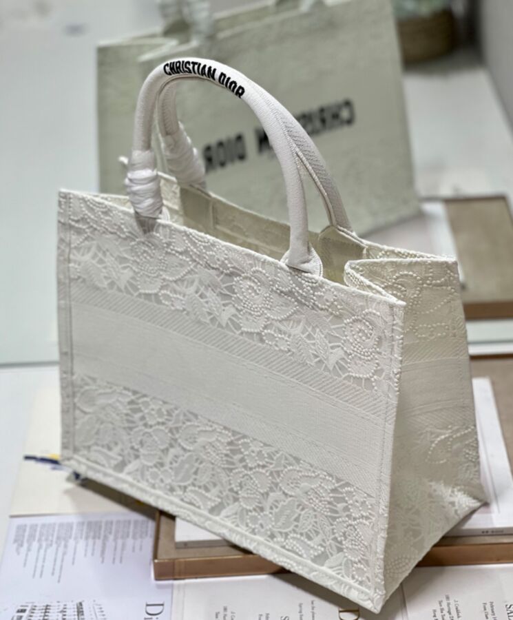 Di.ar Medium Di.ar Book Tote Cream