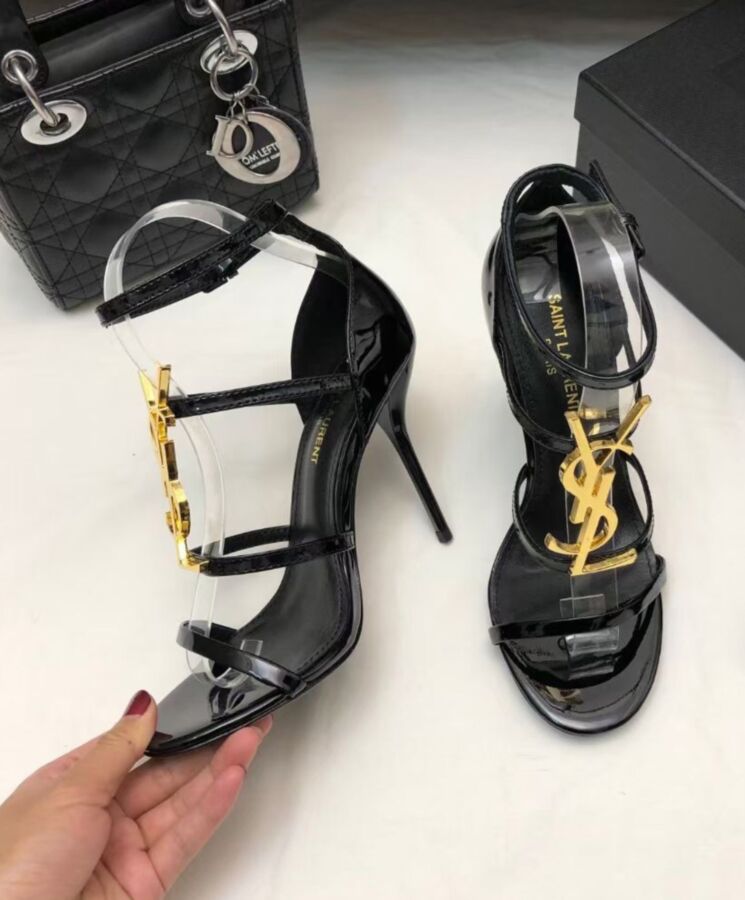 Saint.Lau.rent Women’s Cassandra Sandals In Patent Leather Black