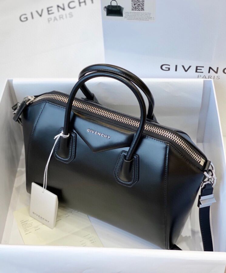 Given.*chy Medium Antigona bag Black