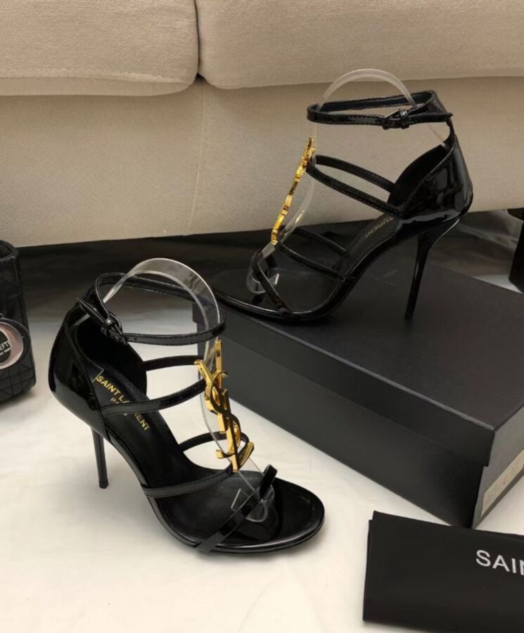 Saint.Lau.rent Women’s Cassandra Sandals In Patent Leather Black