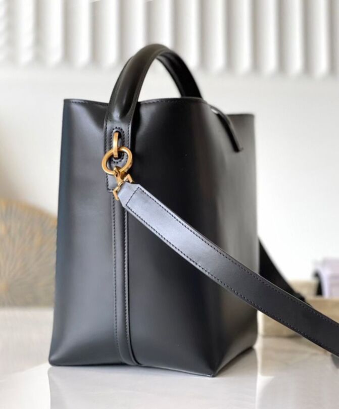 Saint.Lau.rent Le 37 In Shiny Leather Black