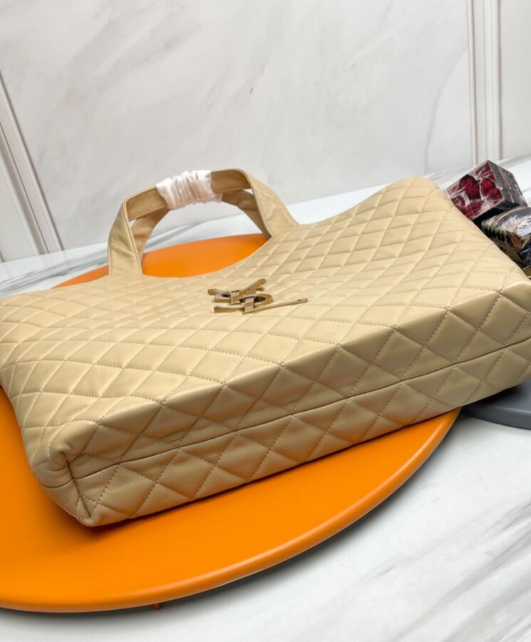 Saint.Lau.rent Icare Maxi Shopping Bag In Quilted Nubuck Suede Apricot