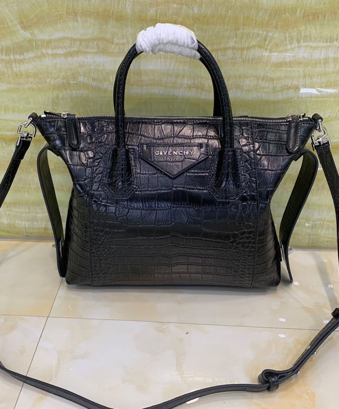 Given.*chy Small Antigona Soft Bag In Crocodile Effect Leather Black